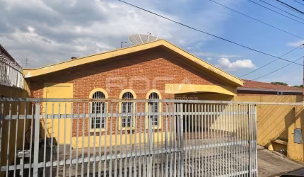 Casa de alto padrão com 3 dormitórios no bairro Albertini em São Carlos.