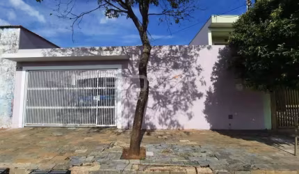 Casa padrão de 3 dormitórios com piscina e churrasqueira na Vila Brasília em São Carlos