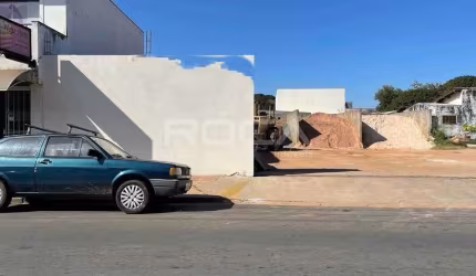 Terreno comercial à venda na Vila Prado, São Carlos: uma oportunidade imperdível!