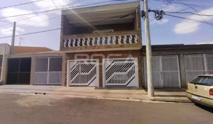 Amplo Sobrado à Venda no Belvedere, São Carlos - 4 Dormitórios, Suíte, 2 Vagas Cobertas