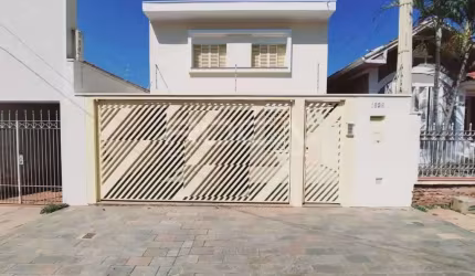 Casa padrão à venda com edícula no Centro de São Carlos