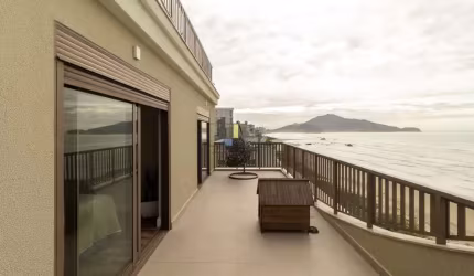 COBERTURA DUPLEX FRENTE MAR COM 225M², FINAMENTE MOBILIADA NO GRAVATÁ NAVEGANTES