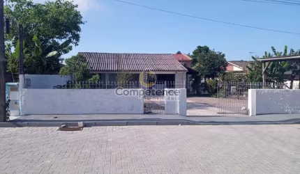 Casa para Venda em Palhoça, Praia de Fora, 4 dormitórios, 1 suíte, 2 banheiros, 4 vagas