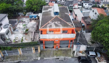 Prédio com 12 kitnets, 1 apto de 2 dormitórios, 1 salão e 1 casa à venda, para investimento, 500m²