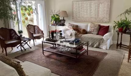 Casa Jardim Guedala à Venda, 301 m², 4 Dormitórios, 2 Suítes, 4 Vagas  por R$ 3.200.000,00 - São Pa