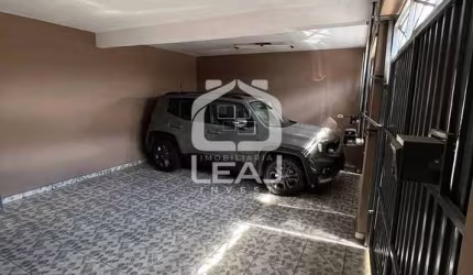Sobrado Amplo à venda com 3 dormitórios, sendo 1 suíte, 2 vagas garagem no Jardim Capão Redondo, R$