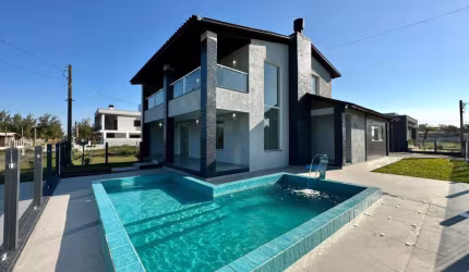 Casa 03 Dorm à venda no Bairro Zona Norte com 166 m² de área privativa