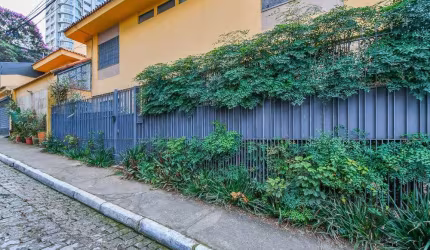 Casa tipo para venda com 4 quartos, sendo 4 suítes, 290m²