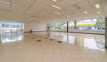 Loja de rua para locação, 360m²