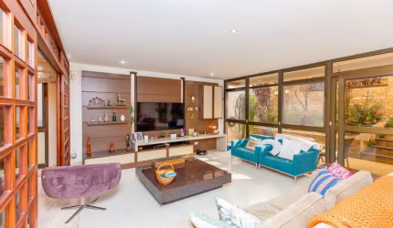 Casa tipo para venda com 5 quartos, sendo 3 suítes, 352m²