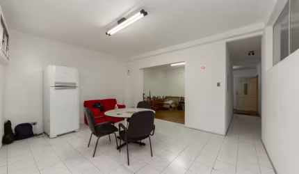Casa tipo para venda com 4 quartos, sendo 1 suíte, 317m²