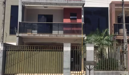 Sobrado à Venda no Centro