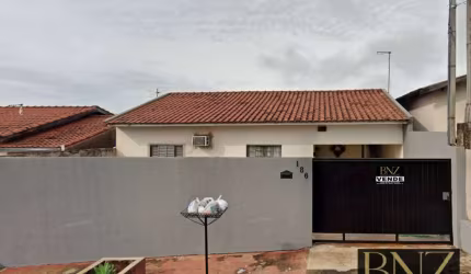 Casa à Venda no Jardim Monte Carlos