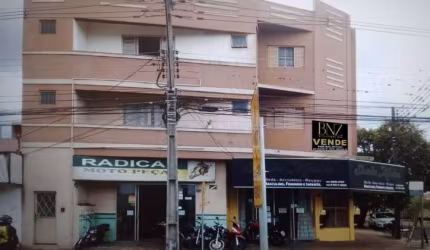 Prédio Residencial e Comercial à Venda