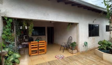 Encantadora Casa de 3 Quartos com Suíte e Jardim de Inverno!