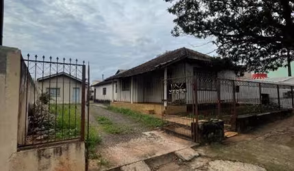 Terreno Espaçoso com Residências no Centro - Oportunidade Única!