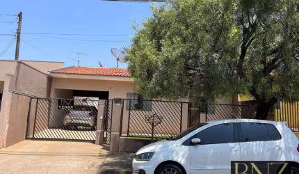 Encantadora Casa de 3 Quartos com Churrasqueira e Quintal !