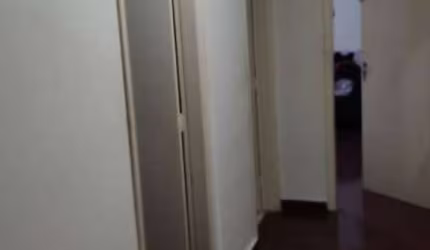 Casa com Sala Comercial à Venda no Jardim Caravelle por R$300.000,00!