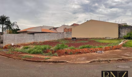 Terreno de Esquina no Jardim Casa Grande II: Oportunidade de Investimento