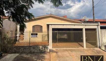 Casa à Venda no Columbia I - 03 Quartos, Amplo Terreno de 200m²