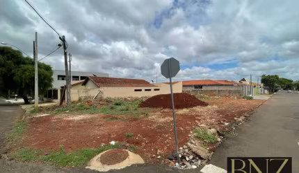 Terreno de Esquina - Centro - 300m² - R$300.000,00 - Ótima Oportunidade!