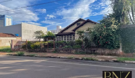 Oportunidade: Terreno Amplo no Centro de Arapongas por R$1.000.000!