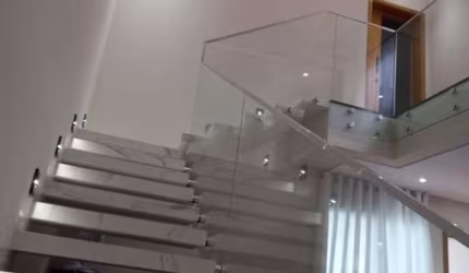 Impecável Sobrado à Venda no Jardim Mônaco: Luxo e Conforto em Cada Detalhe