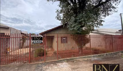 Oportunidade: Terreno com Casa de Madeira na Vila São João por R$290.000,00