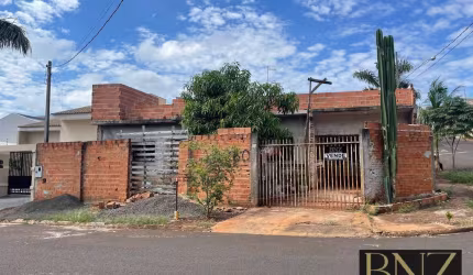 Casa à Venda no San Raphael 5: 4 Quartos, Suíte, Garagem para 2 Carros!