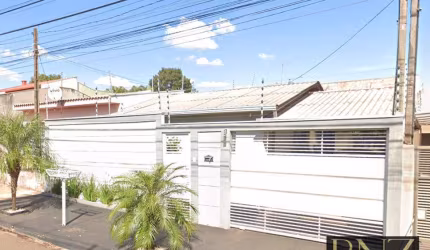Casa Médio Padrão a venda no Jardim Mônaco