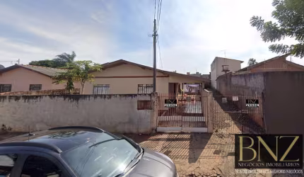 Terreno com 02 Casas à Venda na Vila Triângulo