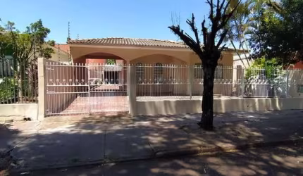 Casa à Venda na Vila Industrial - Atrás do Max Atacadista