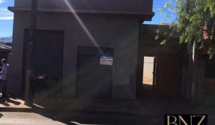 Casa com Barracão a Venda