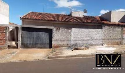 Casa com Edícula para Venda