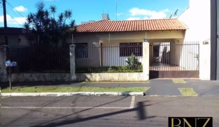 Casa à Venda no Centro - Espaço, Conforto e Localização Privilegiada!