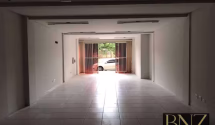 Sala Comercial na Rua Tucanos para Locação