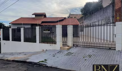 Casa à Venda no Jardim Santo Antônio - Espaço e Conforto para sua Família!