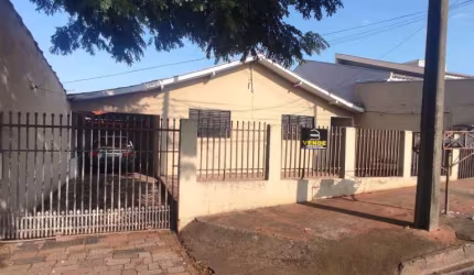 Casa com dois Salões Comerciais no Conjunto Flamingos lll