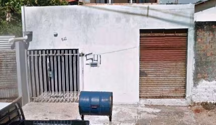 Sala comercial com sobrado aos fundos