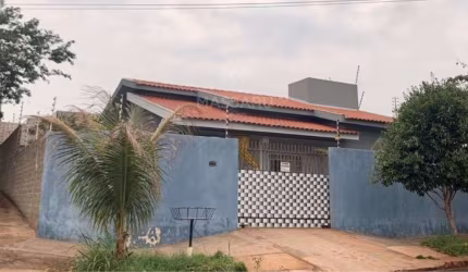 RESIDÊNCIA DE TERRENO INTEIRO NO JARDIM ORIENTAL