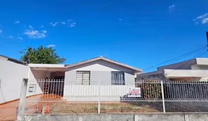 Venda - Residência no Conjunto Habitacional Karina	em Maringá