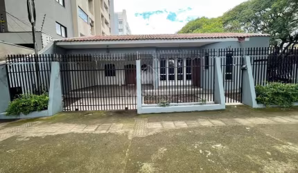Locação - Residência na Zona 07 em Maringá