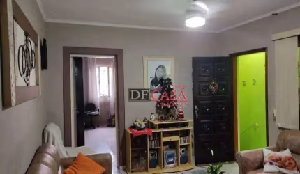 Casa em Chácara Seis de Outubro