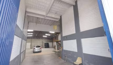 ACEITA PERMUTA - GALPÃO INDUSTRIAL COM RESIDÊNCIA EM SÃO JOSÉ DOS PINHAIS