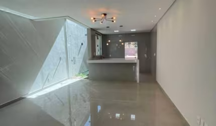 Casa com piscina no bairro das Fontes - Cód. 797