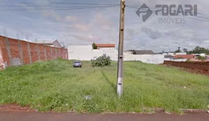 Terreno - Em rua Ernani de Moura Lima