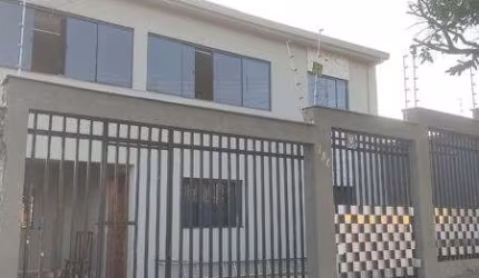 Casa - Sobrado padrão Colúmbia