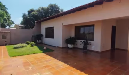 CASA AMPLA EXCELENTE ACABAMENTO PRÓXIMO AO NEY BRAGA