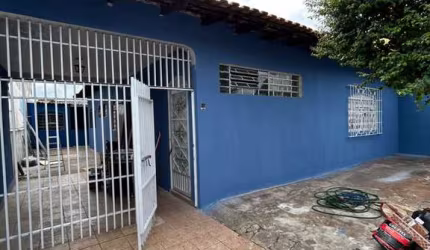 ALUGA-SE CASA NA ZONA LESTE