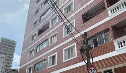 Apartamento em Praia Grande na Vila Tupi todo mobiliado à menos de 100 metros do mar documentação ok, aceita financiamento bancário.